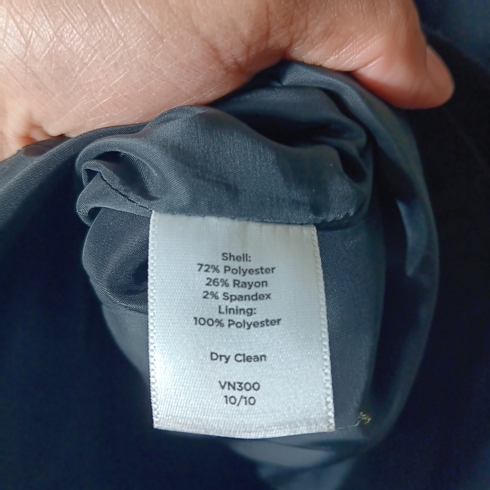 Talbots little black sleeveless dress. Lined. Back zipper. Knee length. Size 10 - Picture 5 of 5